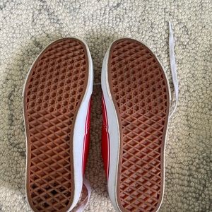 Vans Shoes - Vans- Classic- men’s size 7. Vans Shoes - Vans- Classic- men’s size 7.